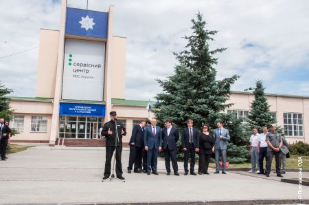 У Полтаві відкрили новий сервісний центр МВС за участі Арсена Авакова та Олександра Турчинова