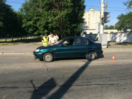 В Кременчуге сбили 16-летнего подростка, который переходил дорогу на красный