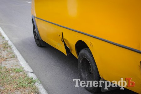 В Кременчуге столкнулись маршрутка и легковой автомобиль