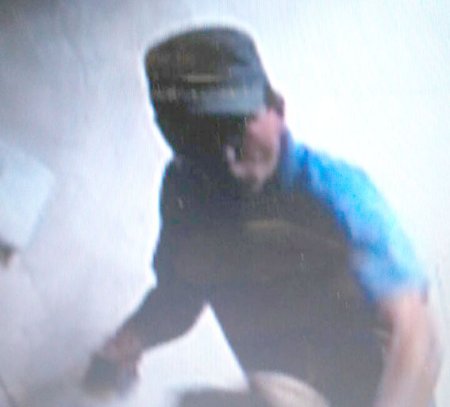 Внимание, розыск: в Кременчуге неизвестный мужчина «обчистил» предприятие