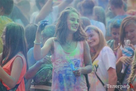 29 липня. Кременчужани розфарбують одне одного на «HoliDay Fest»