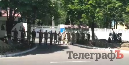 «Синочку, куди ж я без тебе»: у Кременчуці попрощалися з бійцем 107 полку