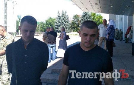 «Синочку, куди ж я без тебе»: у Кременчуці попрощалися з бійцем 107 полку