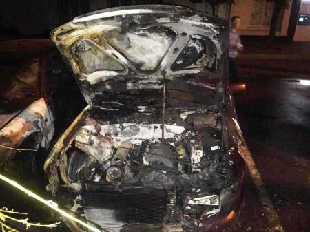 Ночью в центре Кременчуга горели две машины