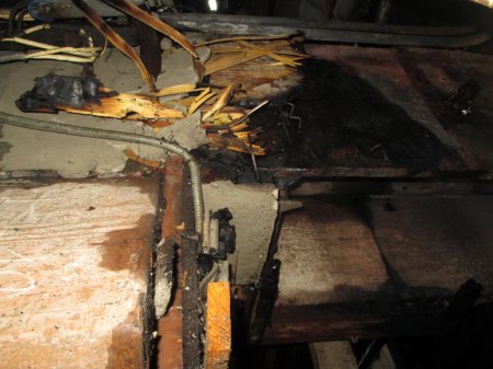 В Кременчуге горела крыша Третьей горбольницы