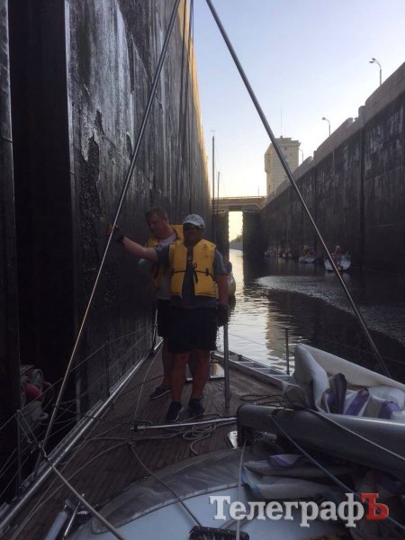 «Парус, порвали парус!»: Кременчужане, преодолев стихию, прошли по стопам запорожских казаков