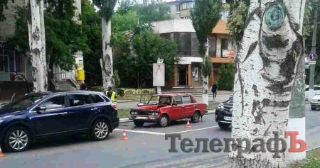 В Кременчуге ВАЗ «догнал» Mazda и потерял стекло В Кременчуге ВАЗ «догнал» Mazda и потерял стекло