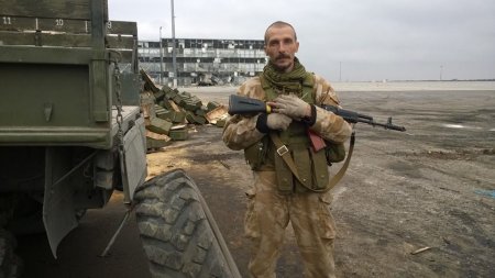 Кіборгу з Кременчука допомагають укріплювати будинок волонтери з України, США та Білорусі