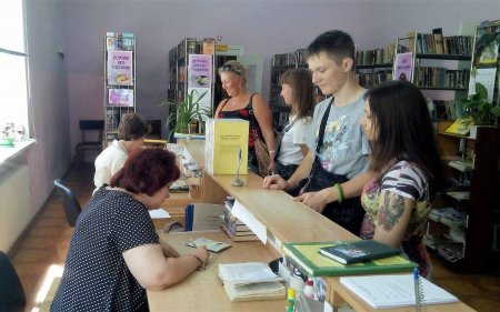 Кременчуг читающий: кременчужан «снимают» в библиотеках Кременчуг читающий: кременчужан «снимают» в библиотеках