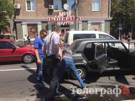 В центре Кременчуга «повязали» троих полицейских