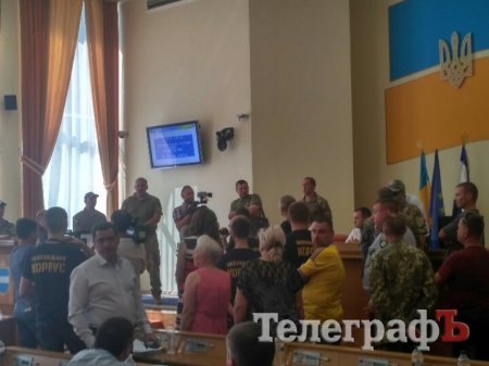 Сессия Кременчугского горсовета 20 июля: скандал с врачом из «ЛНР», туалеты и видеокамеры в парках