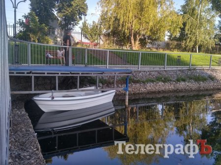 На озері в Міському саду з'явився оперативний моторний човен