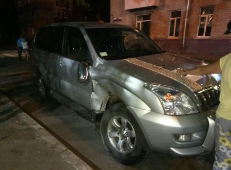 В Кременчуге Toyota Prado сбила 17-летнего мотоциклиста: пострадавшего госпитализировали