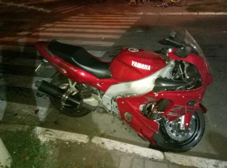 В Кременчуге Toyota Prado сбила 17-летнего мотоциклиста: пострадавшего госпитализировали