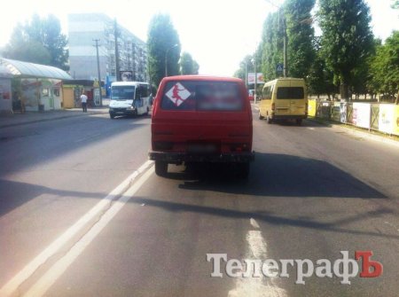 В Кременчуге на Керченской ВАЗ «догнал» бусик