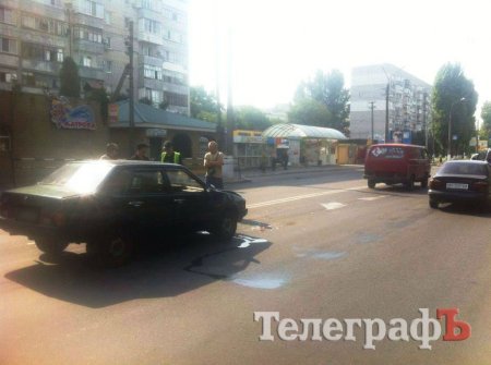 В Кременчуге на Керченской ВАЗ «догнал» бусик В Кременчуге на Керченской ВАЗ «догнал» бусик