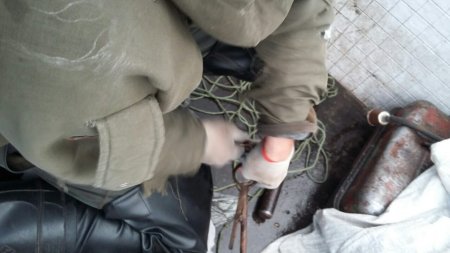 Браконьеры пытались скрыться на лодке от полиции и толкали патрульного