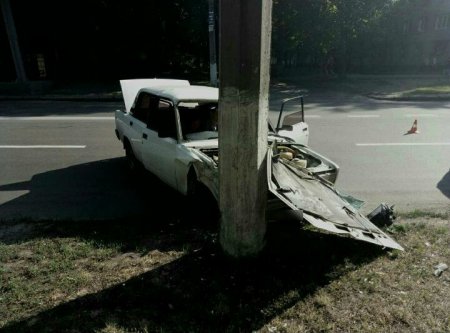 «Нас «подрезала» Audi 80» - кременчужане, врезавшиеся в столб на ул. Вадима Пугачева