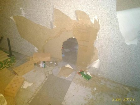 Прошел «сквозь стену»: кременчужанин ночью залез в магазин чтобы украсть деньги и сигареты