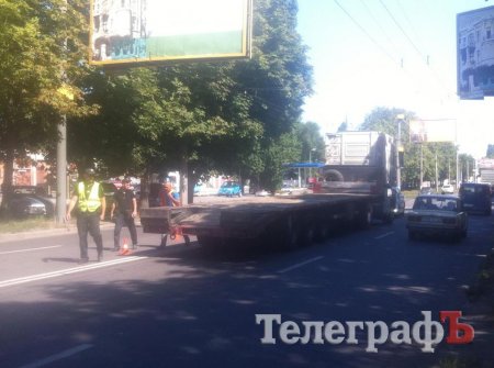 В Кременчуге на ул. Вадима Пугачева «прилег» бульдозер