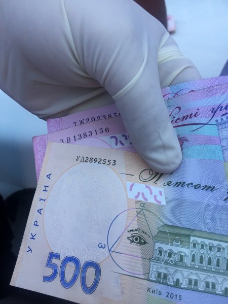 Стригли овец: в Полтаве на взятке попались полицейские чины, собиравшие «дань» с торговцев