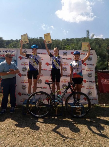 Кременчужанка зібрала комплект нагород з маунтінбайку