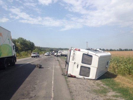 Под Кременчугом в лобовую столкнулись два грузовика