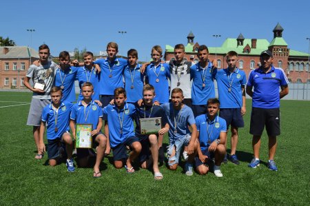 Поки основна команда програє, юний «Кремінь» завойовує нагороди