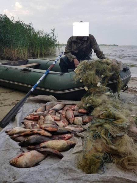 Первый «улов» Кременчугской водной полиции - два браконьера с 64 кг рыбы