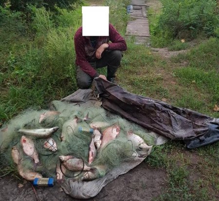 Первый «улов» Кременчугской водной полиции - два браконьера с 64 кг рыбы