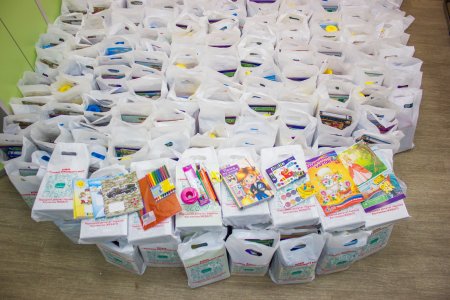 Первоклашки Молодежного в этом году не останутся без подарков