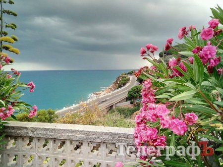 Кременчугский пакет съездил в Европу по безвизу.  А как ты провел свое лето?