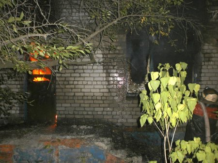 В Горишних Плавнях спасатели ликвидировали пожар в заброшенном доме