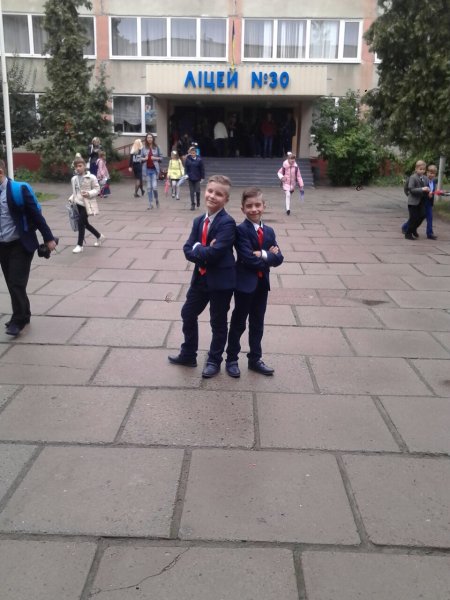 Первое сентября, первый класс, первый осенний дождь