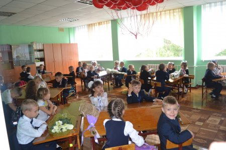 Первое сентября, первый класс, первый осенний дождь