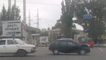 В Кременчуге на электростанции ДТП: не развернулись Mercedes и ВАЗ