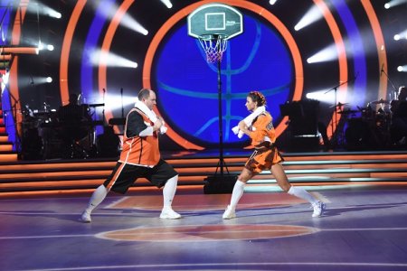 Юрчик из «Однажды под Полтавой» станцевал хип-хоп под песню «Таёт лед»