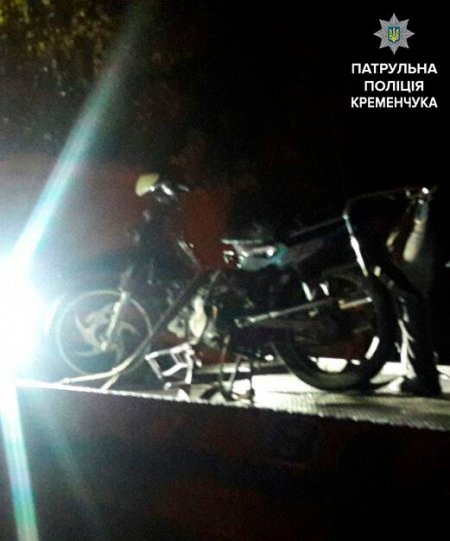 Без шлема, регистрации и навеселе: патрульные остановили в Кременчуге пьяного мопедиста