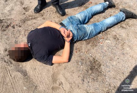 Кременчужанин затримав чоловіка, який зірвав з жінки золотий ланцюжок