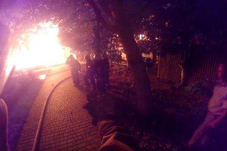 В конце рабочего дня: видео с нагрудной камеры спасателя, тушившего пожар в детском лагере в Одессе