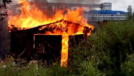 «Спички - детям не игрушка»: в Кременчуге дети подожгли гараж