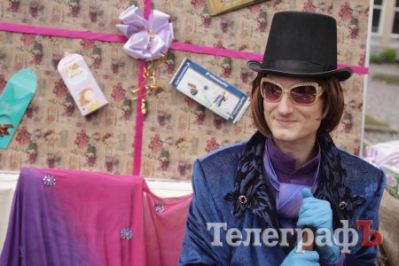 Вилли Вонка рассказал кременчужанам шоколадные истории, а библиотекари превратили прохожих в картины