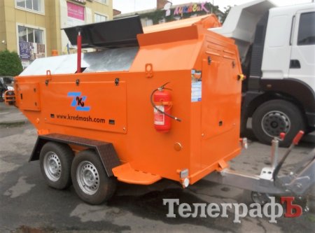 Кременчугский завод дорожных машин представил горожанам образцы новой техники