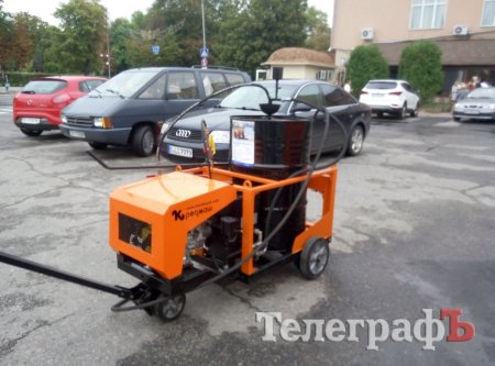 Кременчугский завод дорожных машин представил горожанам образцы новой техники