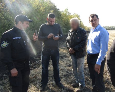 На Полтавщине разбойник отобрал у бабушки деньги, телефон и еду