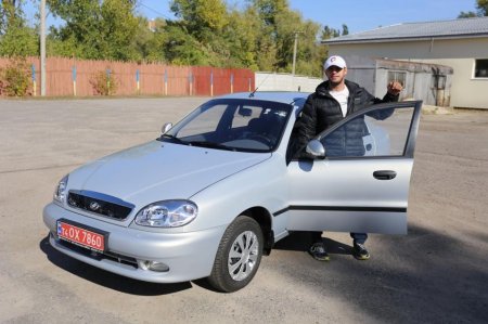 Кременчуцькому паралімпійцю Сергію Ємельянову подарували автівку
