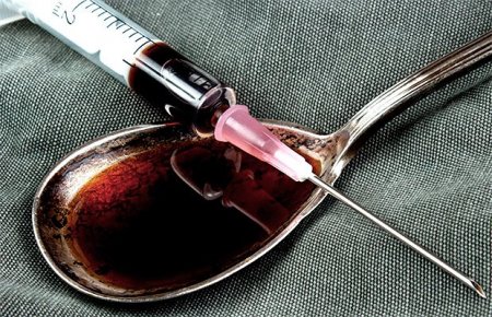 У Горішніх Плавнях чоловік вколов собі наркотик та впав у кому У Горішніх Плавнях чоловік вколов собі наркотик та впав у кому