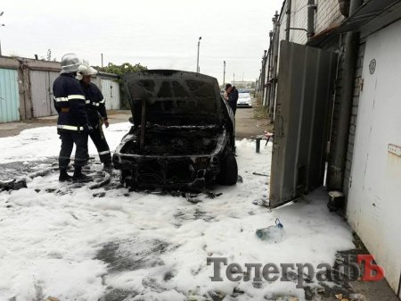 В Кременчуге в гараже сгорела машина