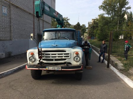 Непобедимые: в Кременчуге стали появляться снова самовольные «шлагбаумы» во дворах