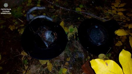 В Кременчуге двое хулиганов раскурочили железнодорожный светофор